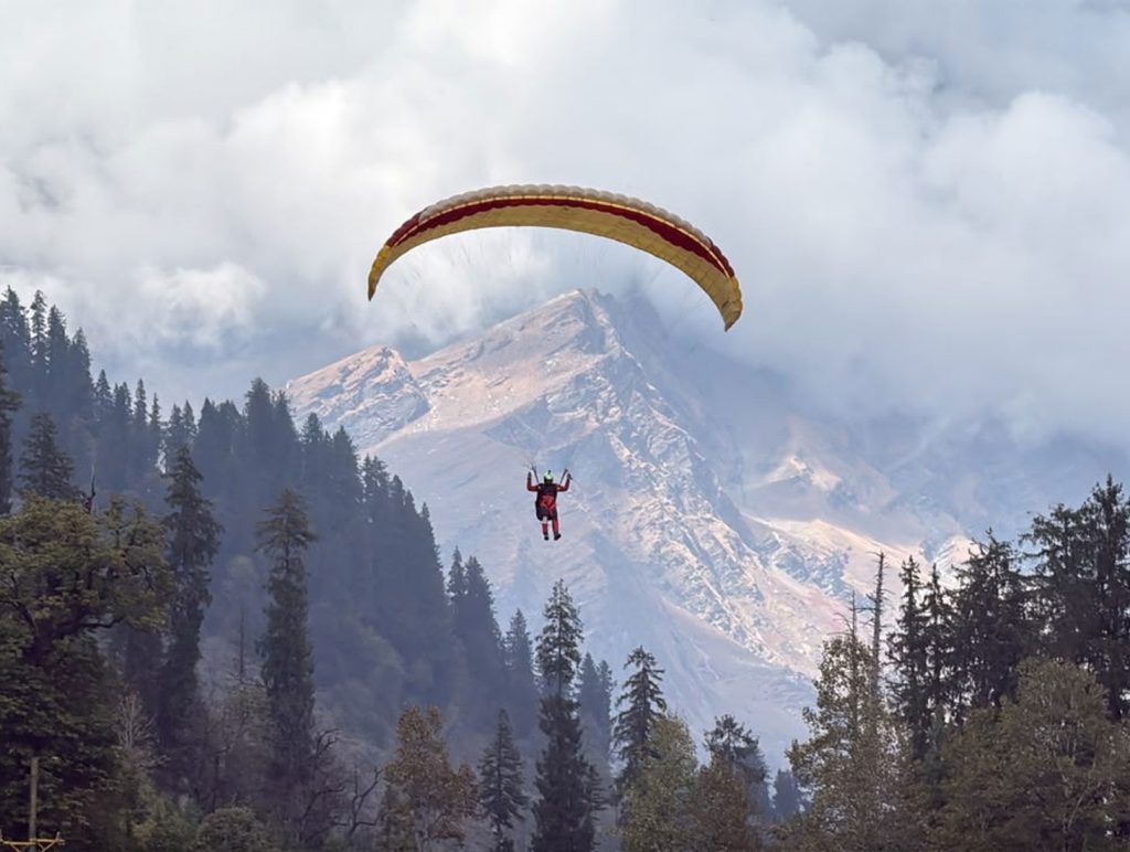 2 pilots compete in Paragliding Accuracy Pre-World Cup in Manali