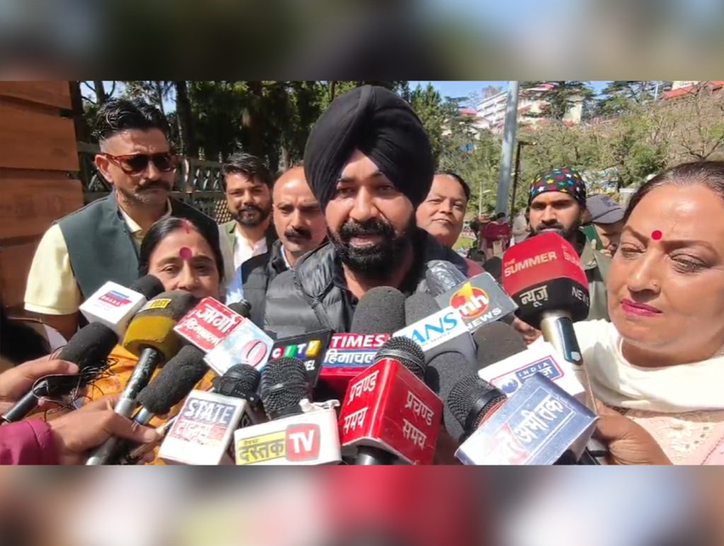 Congress observes ‘Black Day’ in Shimla, demands EC Chief’s Resignation